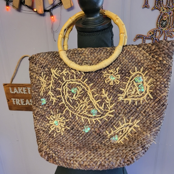 🆕🛒🛍️💥 Vintage Woven straw beach Tote with Bamboo Handles embroidered sequins - Picture 1 of 9